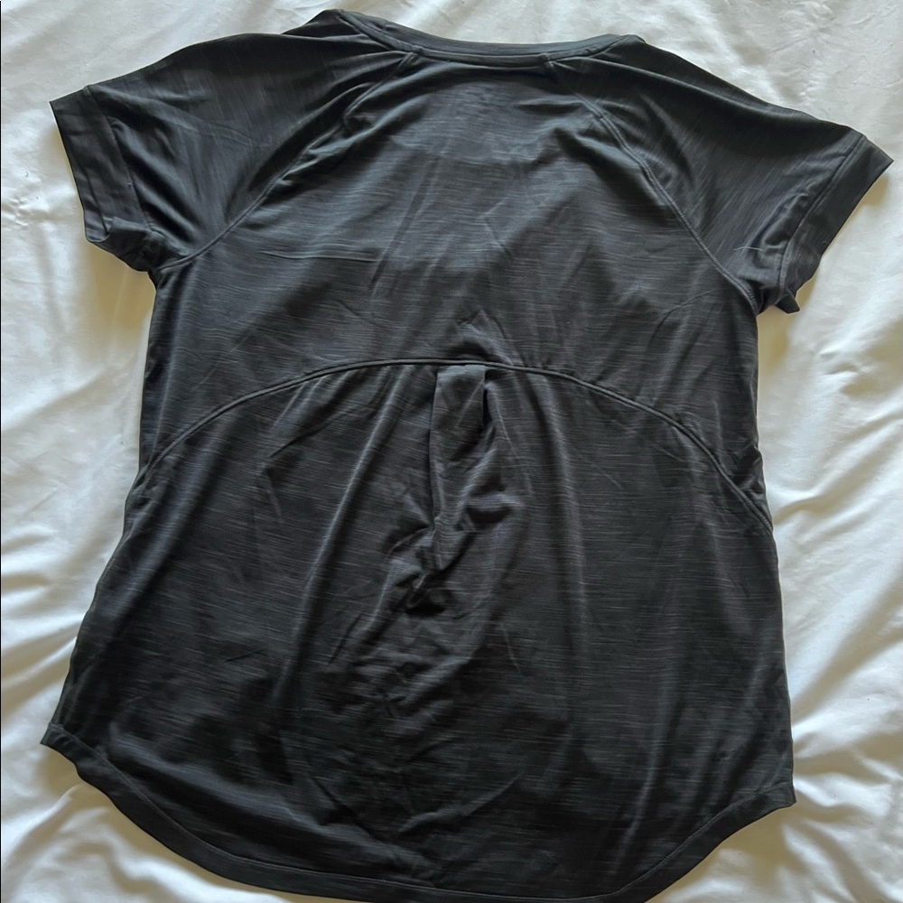 Like new Reebok top - Picture 2 of 3